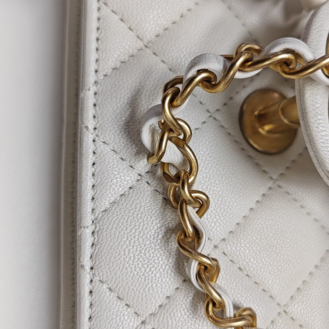 CLASSIC VERTICAL PEARL Small Quilted Lambskin White