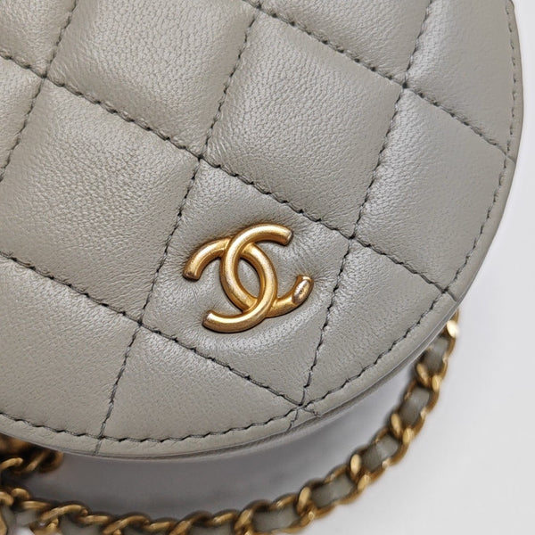 ROUND Quilted Lambskin Gray
