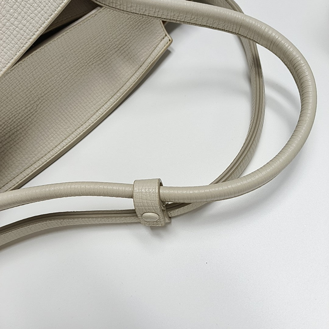 Authenticated pre-owned  Arco Medium Calfskin White - Tote Bag at Looply