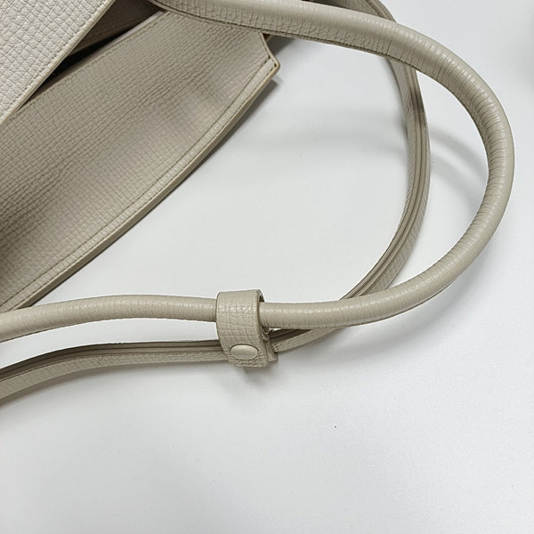 Authenticated pre-owned  Arco Medium Calfskin White - Tote Bag at Looply