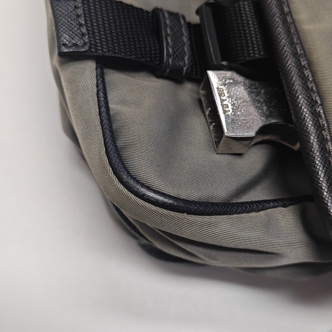 Vela Messenger Bag Nylon Green