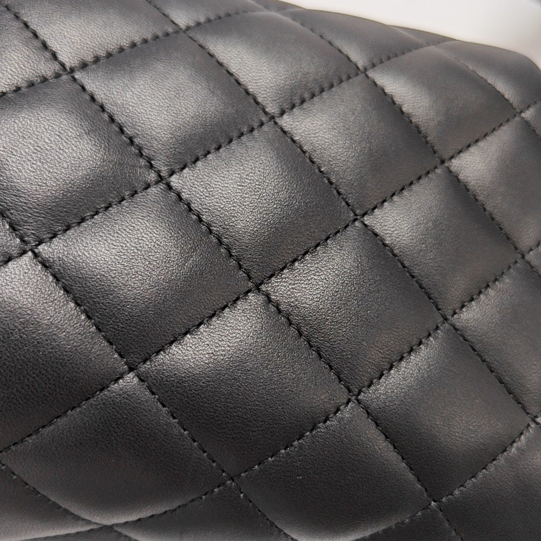 VANITY CASE Small Quilted Lambskin Black