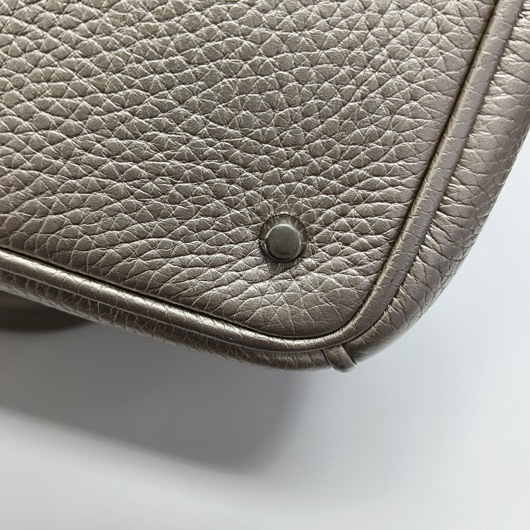 Authenticated pre-owned  Diorissimo Calfskin Beige - Tote Bag at Looply