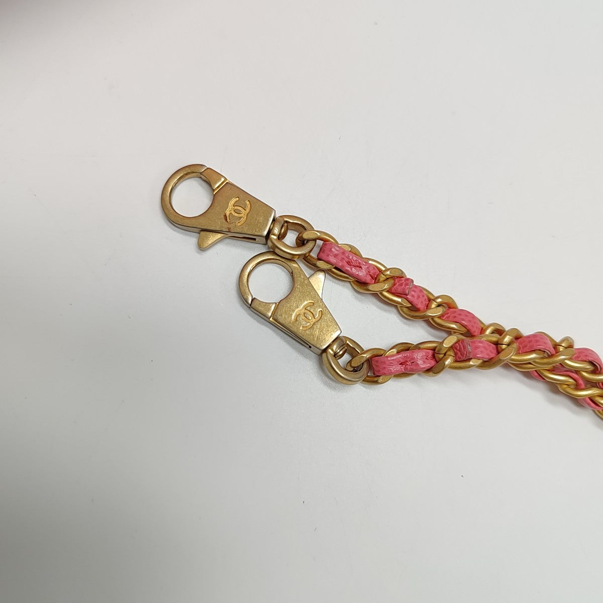 COCO HANDLE Becerro Granulado Acolchado Pequeño Rosa