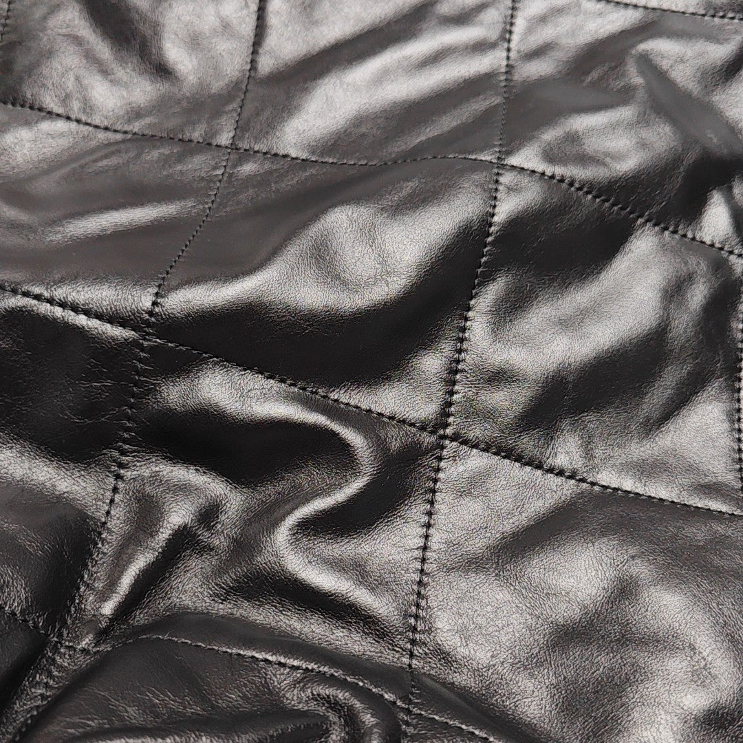 CHANEL 22 Small Quilted Calfskin Black