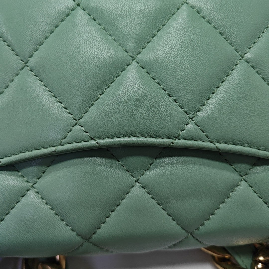 CLASSIC FLAP Small Quilted Lambskin Green