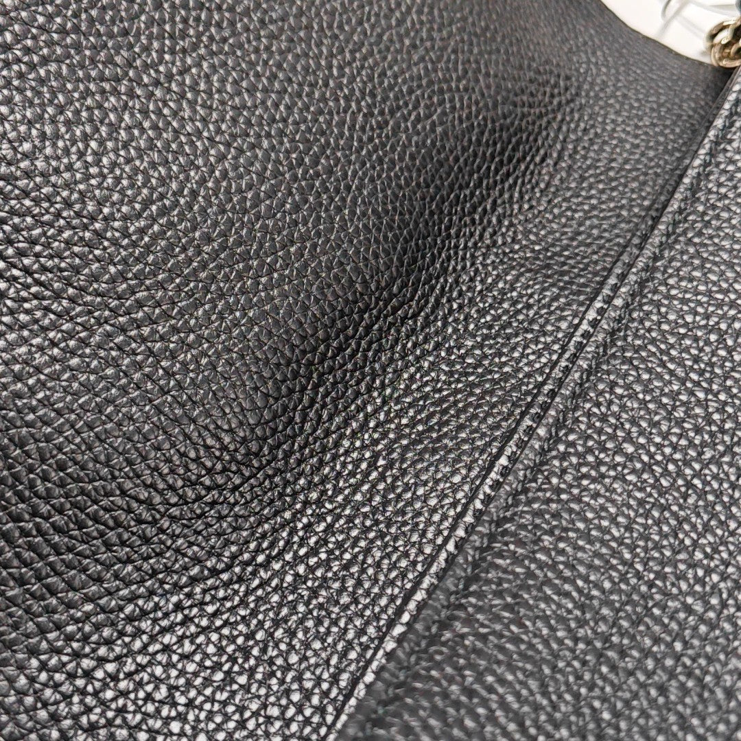 Soho Medium Calfskin Black