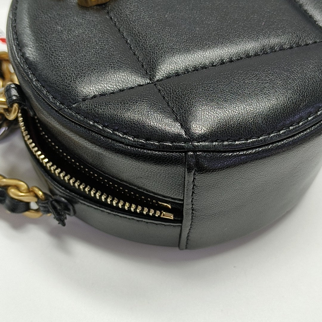 Authenticated pre-owned  CHANEL 19 Quilted Lambskin Black - Shoulder Bag at Looply