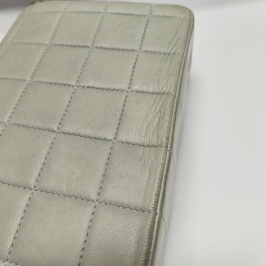 CHOCOLATE BAR Quilted Lambskin Gray