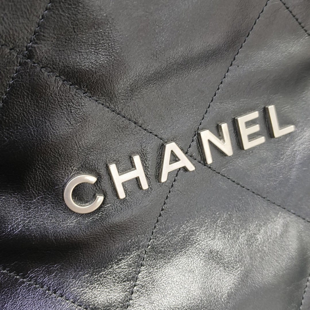 CHANEL 22 Small Quilted Calfskin Black