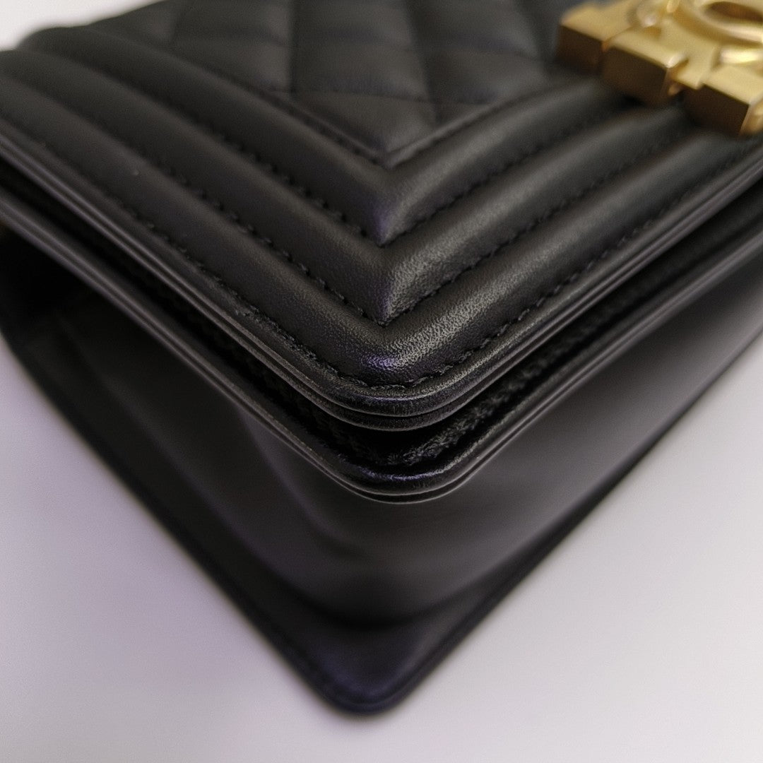 BOY CHANEL Small Quilted Calfskin Black