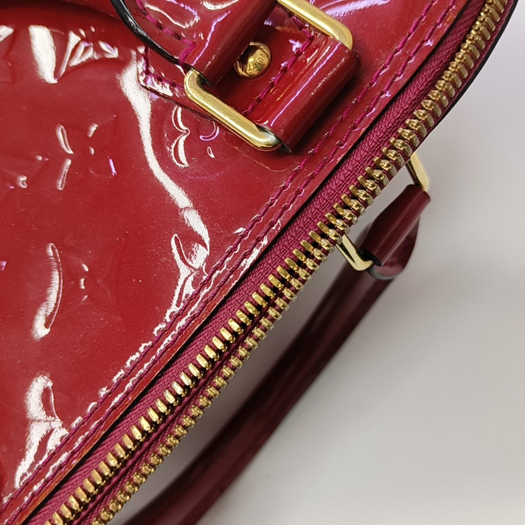 ALMA PM Piel Charol Monogram Roja