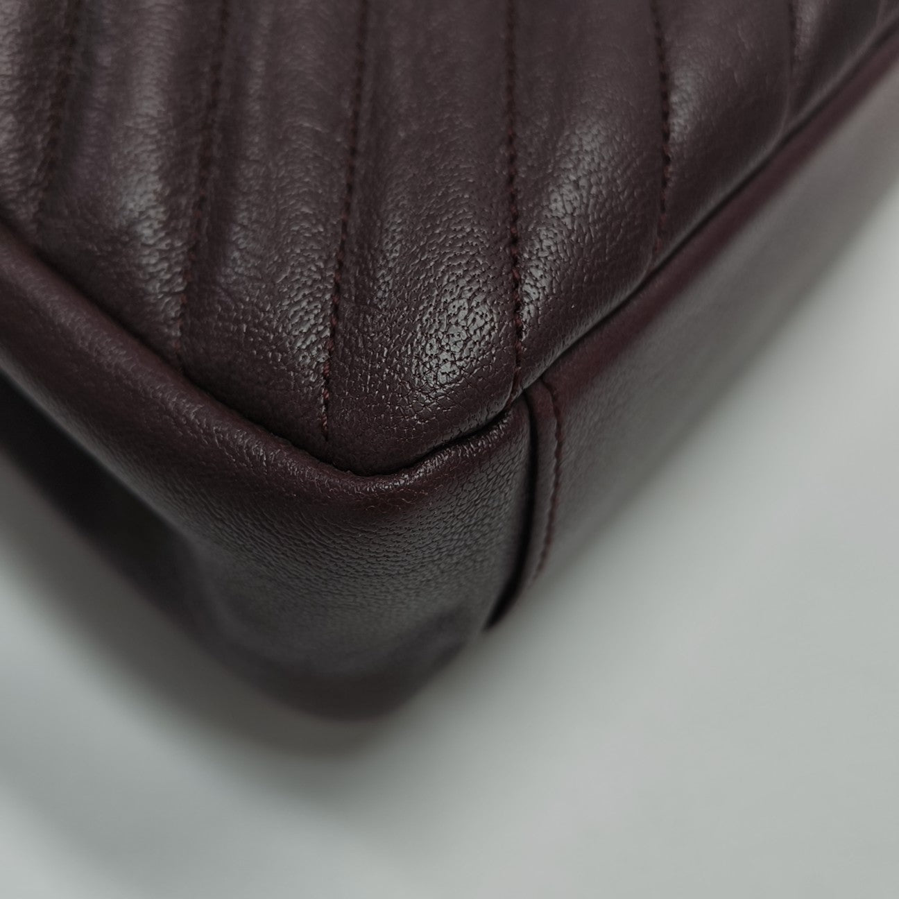 COLLEGE Medium Chevron Lambskin Red