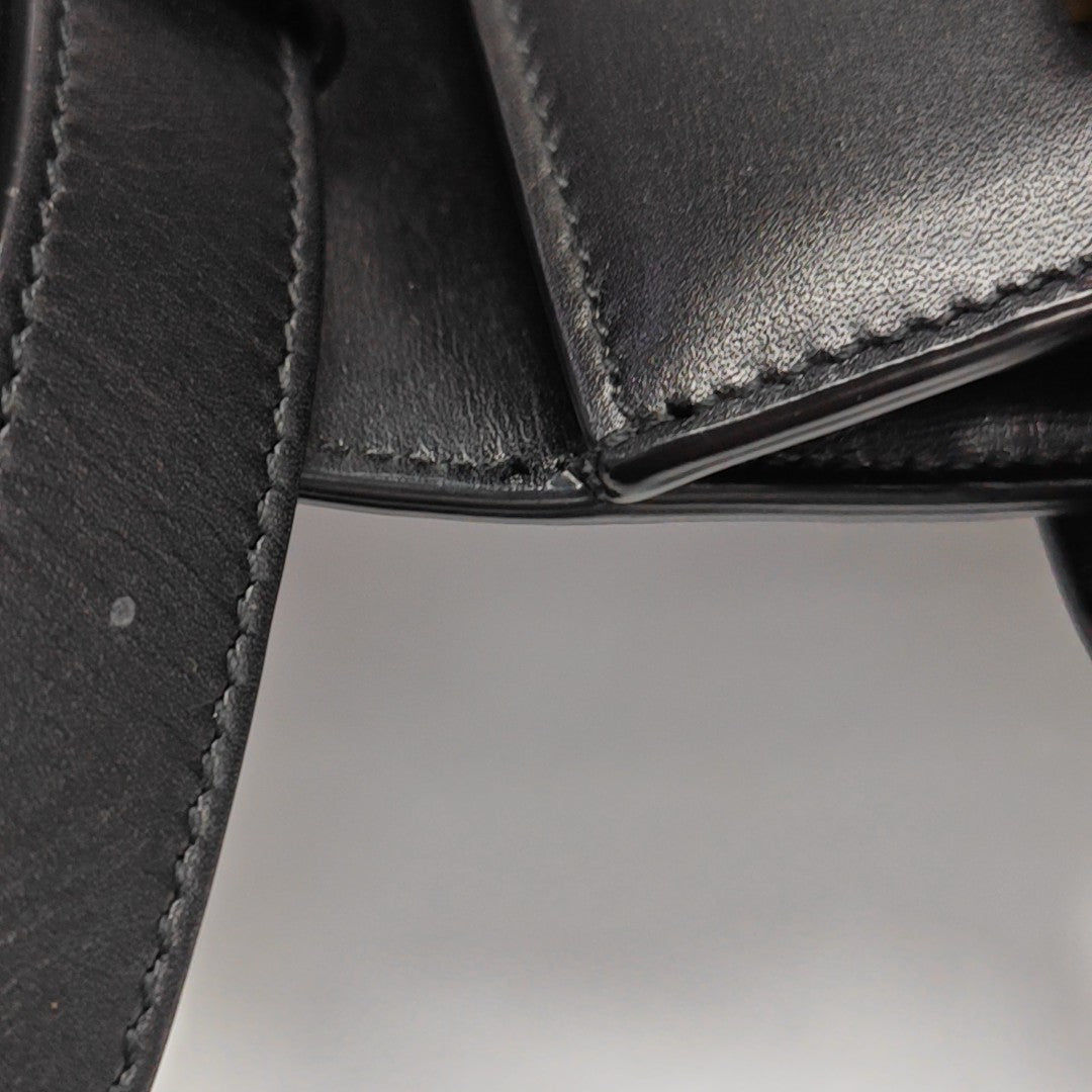 MANHATTAN Medium Calfskin Black