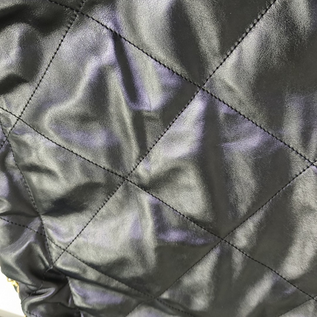 CHANEL 22 Medium Quilted Calfskin Black