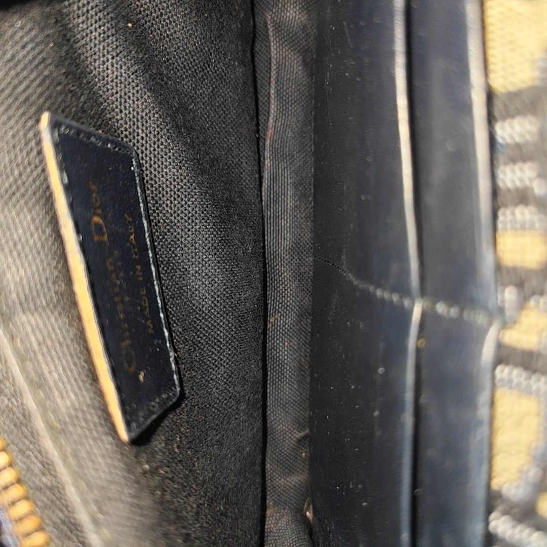 Authenticated pre-owned  30 Montaigne Monogram Canvas Blue - Shoulder Bag at Looply