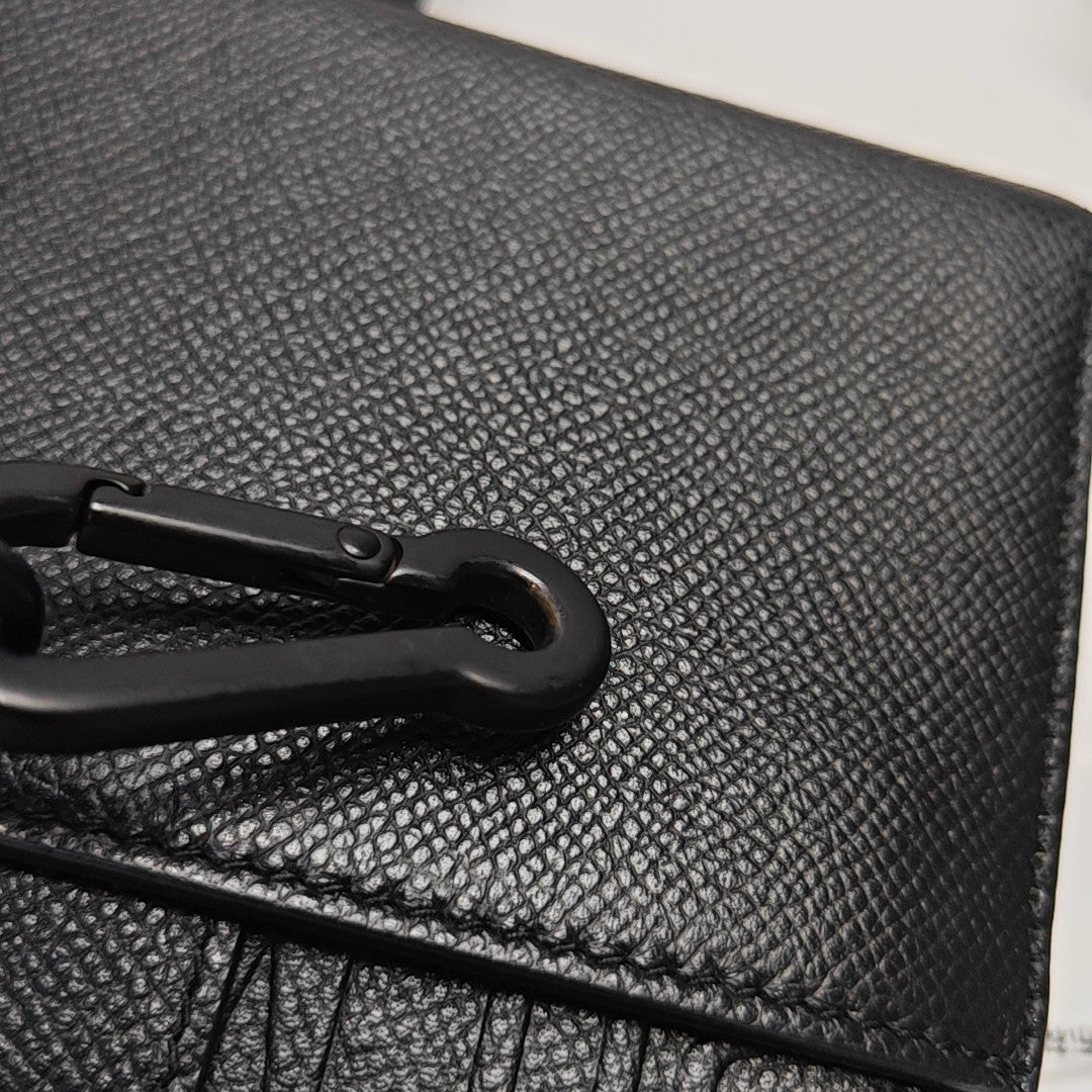 Authenticated pre-owned  30 Montaigne Calfskin Black - Shoulder Bag at Looply