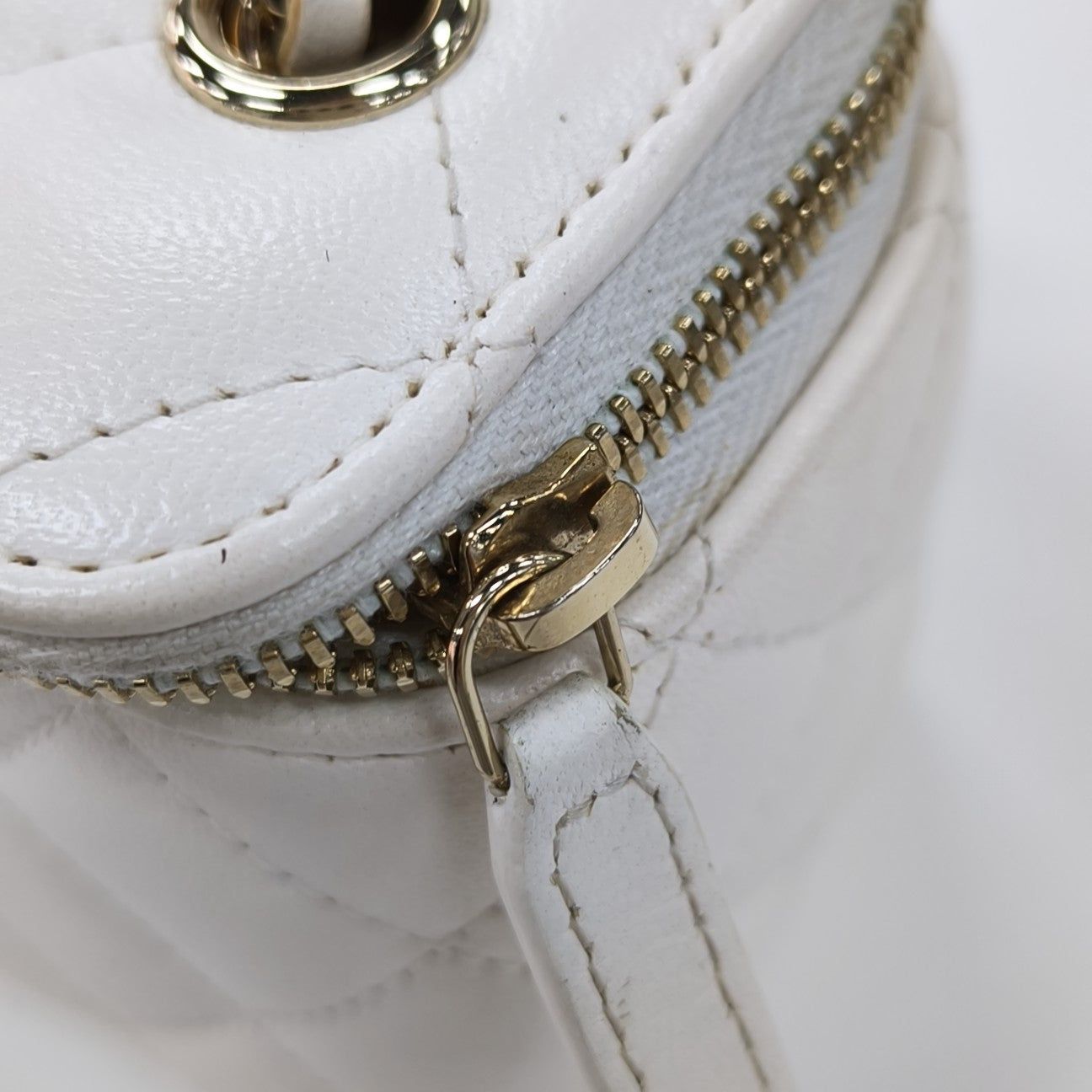 VANITY CASE Small Quilted Lambskin White