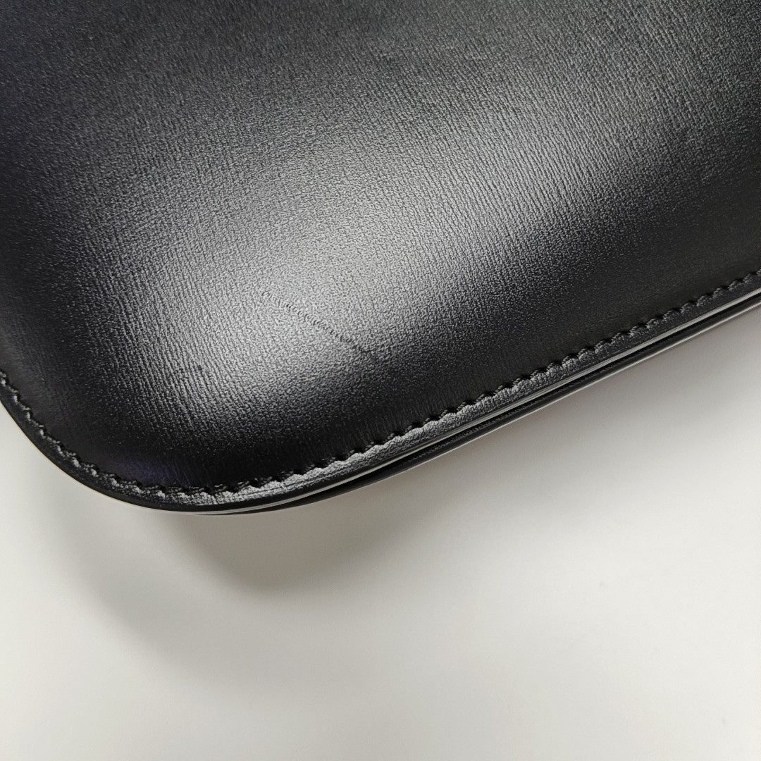 CLASSIC BOX Medium Calfskin Black