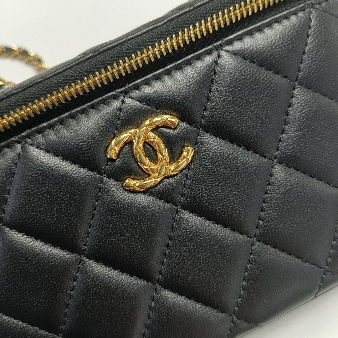 VANITY CASE Small Quilted Lambskin Black