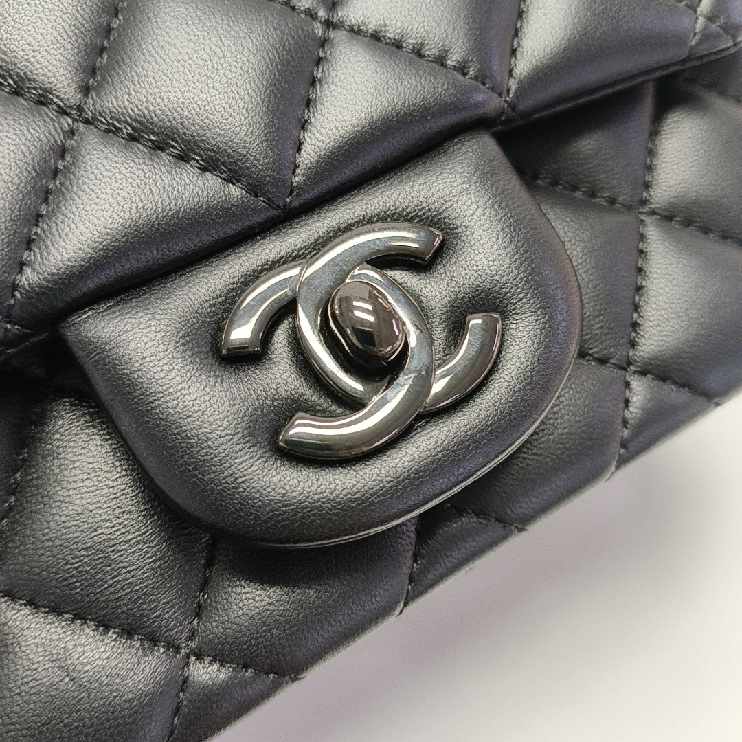 CLASSIC FLAP Mini Quilted Lambskin Black