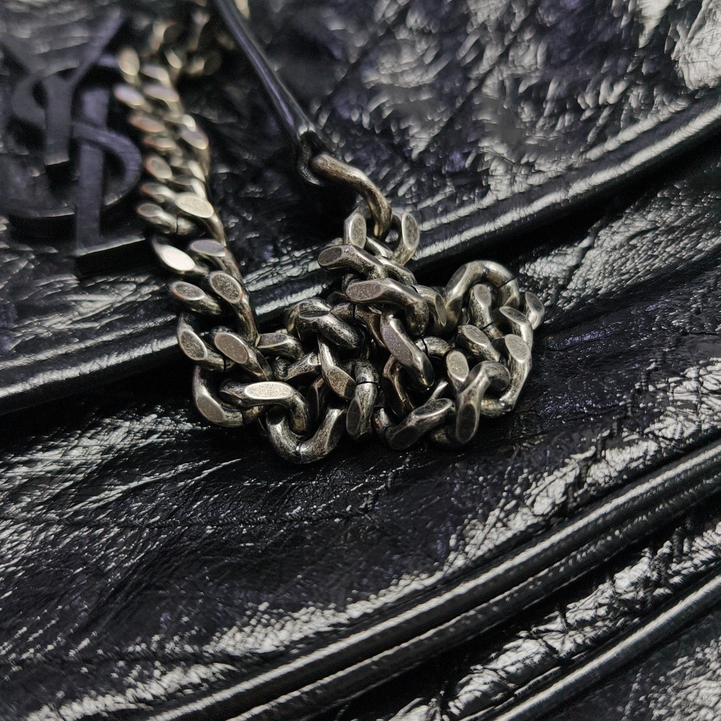 NIKI Medium Chevron Calfskin Black
