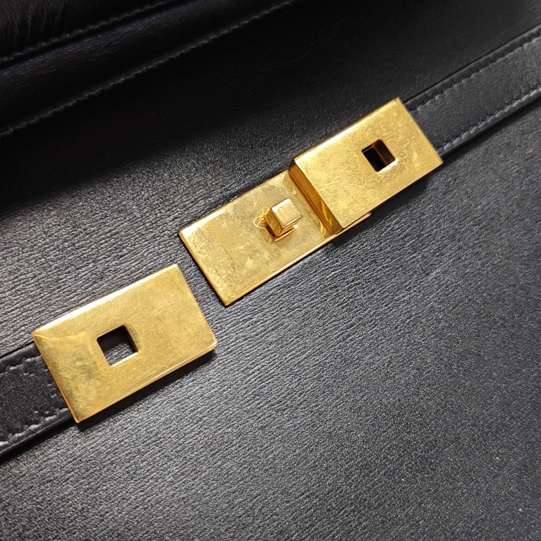 MANHATTAN Medium Calfskin Black