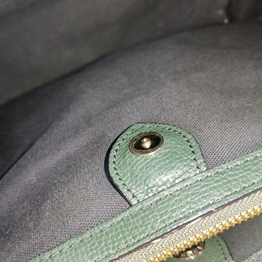 The Banner Medium Calfskin Green