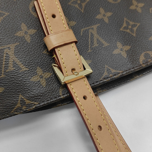 CABAS MEZZO Monogram Coated Canvas Brown
