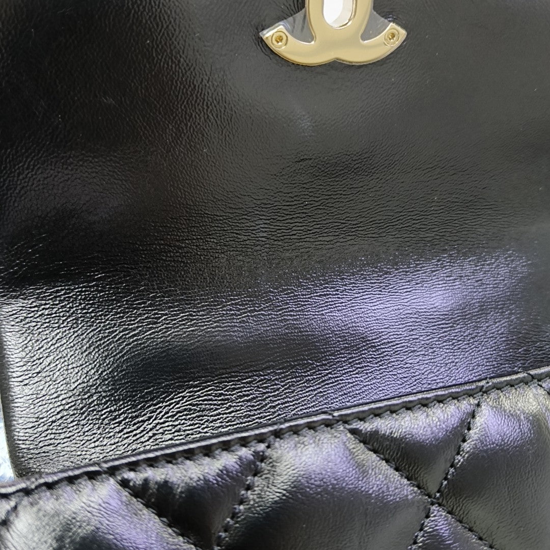 Quilted Lambskin Shoulder Bag Black