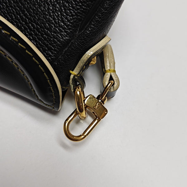 LE SUPERBE Calfskin Black