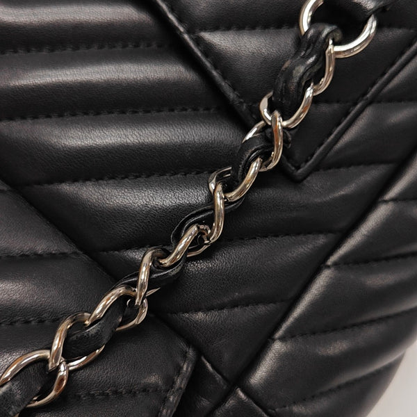 URBAN SPIRIT Small Chevron Calfskin Black