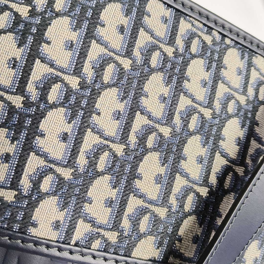 30 Montaigne Oblique Canvas Blue