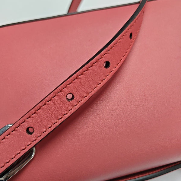 Authenticated pre-owned  GG Marmont Mini Calfskin Red - Shoulder Bag at Looply