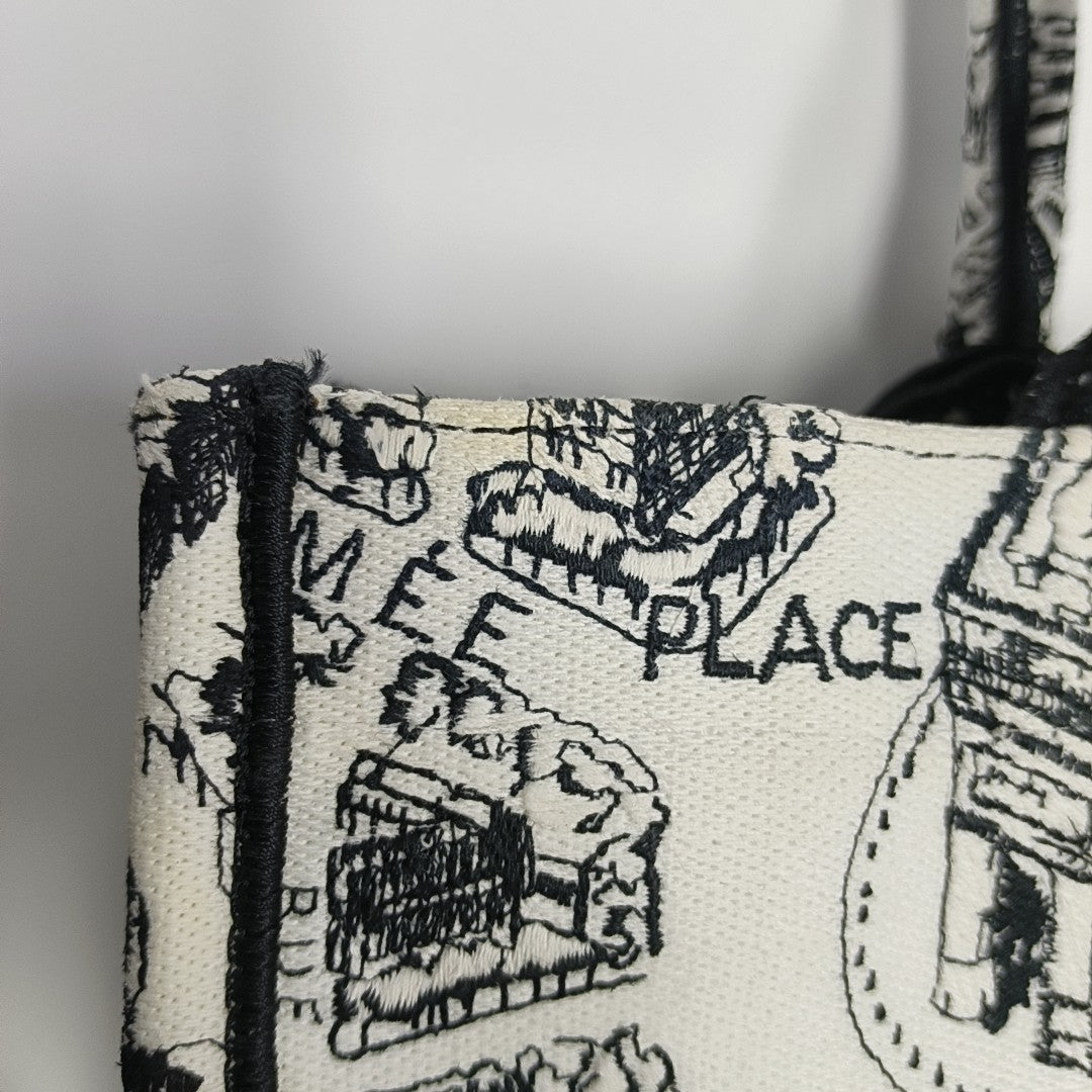 Book Tote Medium Canvas White