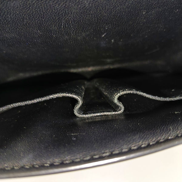 Authenticated pre-owned  CLASSIC BOX Medium Calfskin Black - Crossbody Bag at Looply