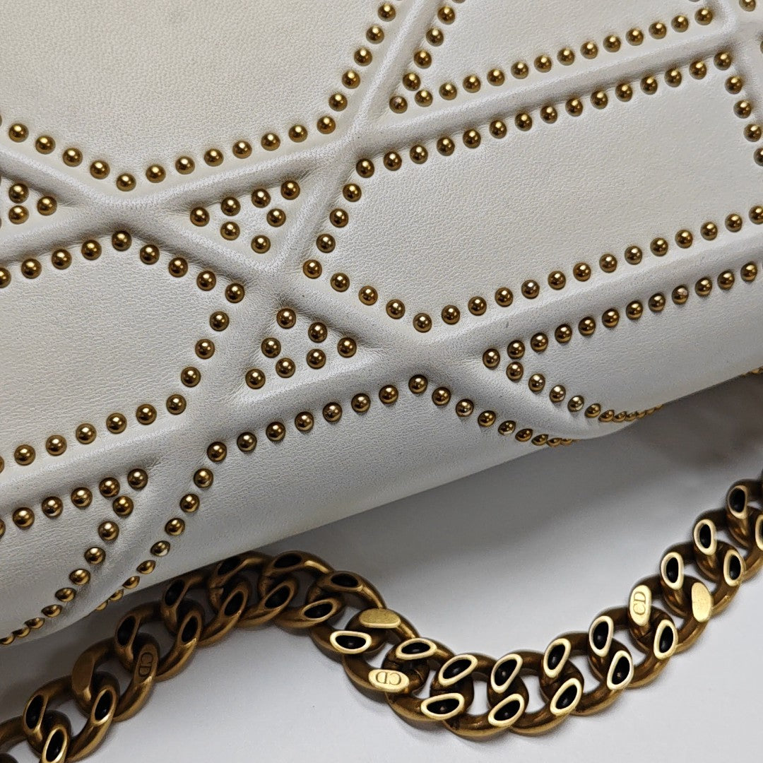Diorama Medium Cannage Calfskin White
