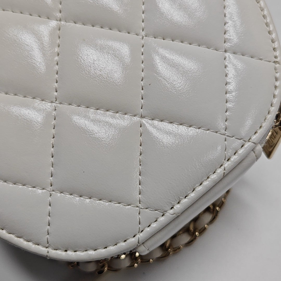 ROUND Quilted Lambskin White