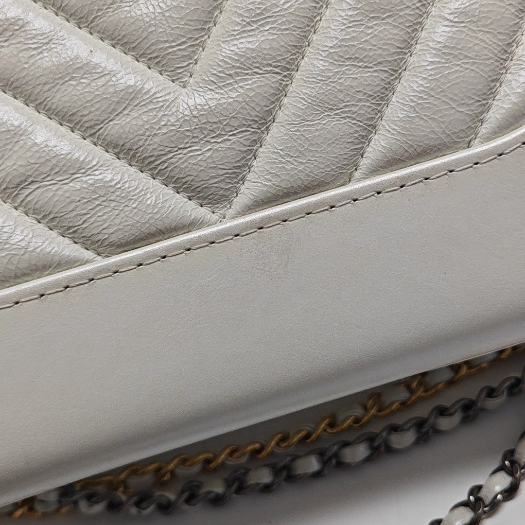 GABRIELLE Small Chevron Calfskin White