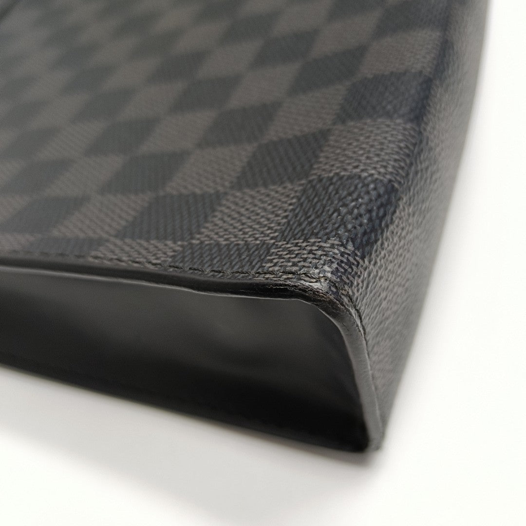 Pochette Voyag MM Damier Graphite Coated Canvas Gray