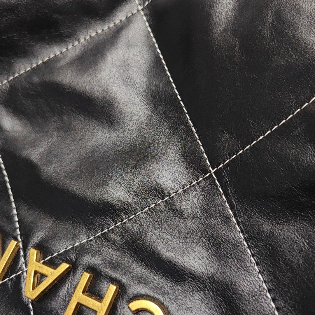 CHANEL 22 Small Quilted Calfskin Black
