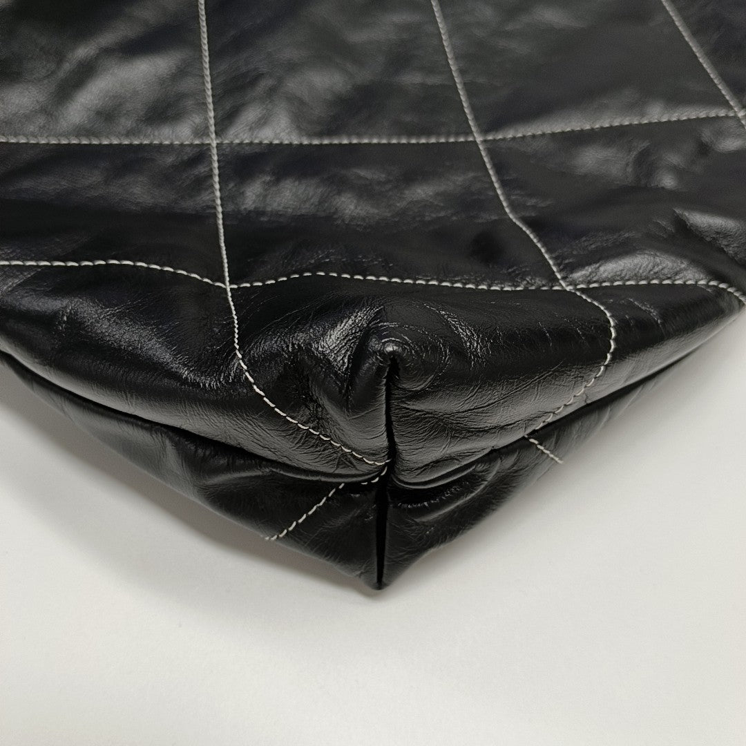 CHANEL 22 Small Quilted Calfskin Black