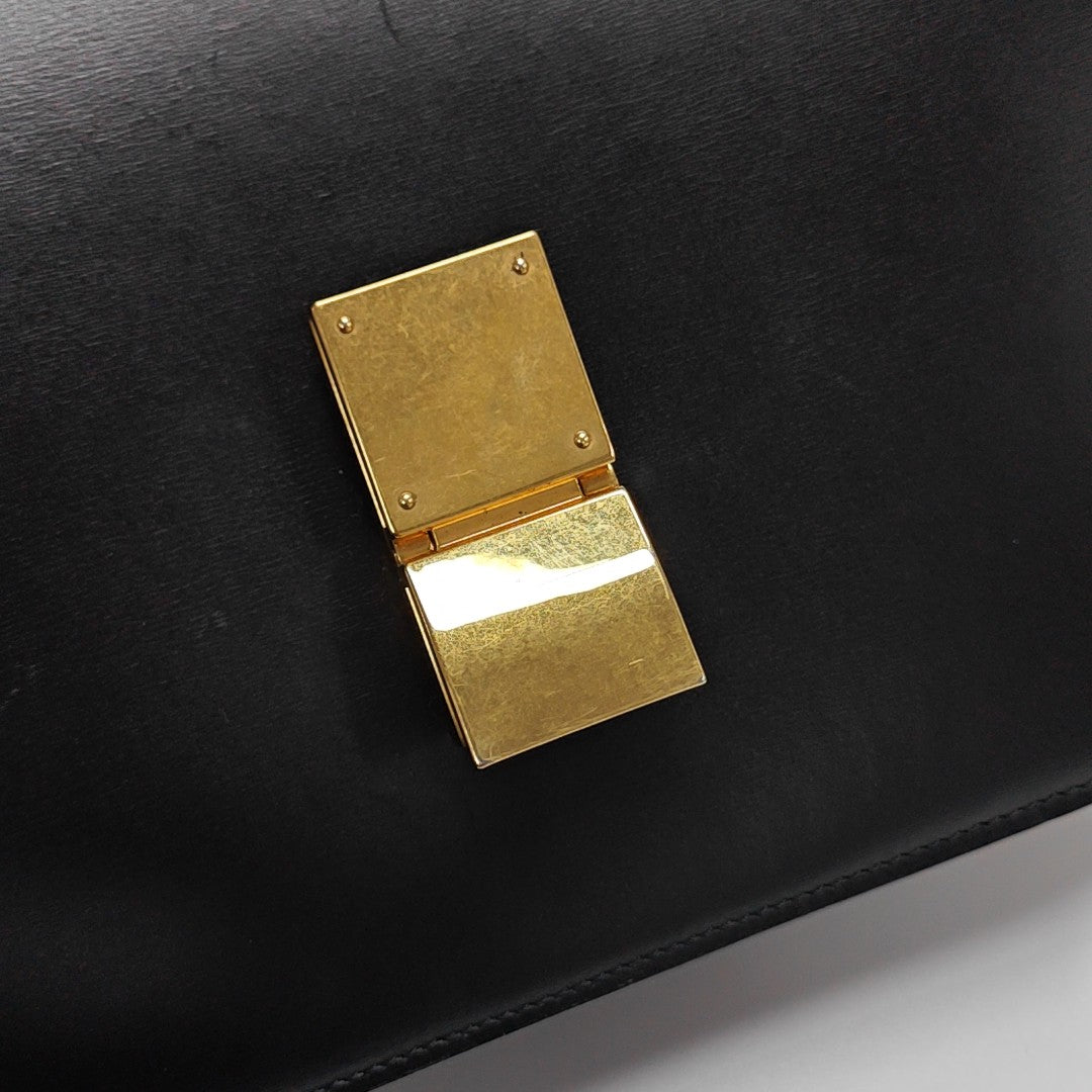 CLASSIC BOX Medium Calfskin Black