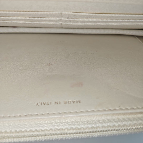 CHANEL 19 Piel de Cordero Acolchada Blanca