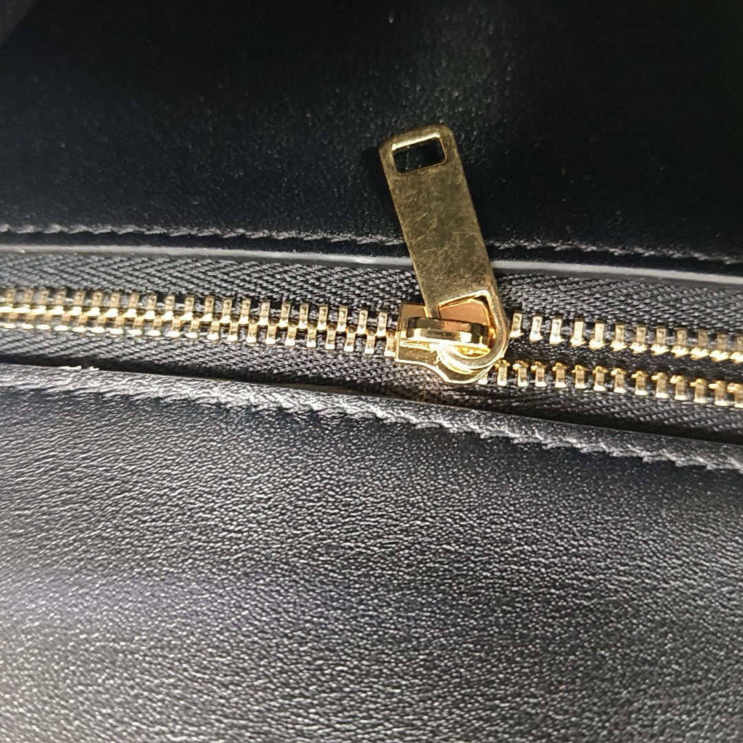 TRIOMPHE Medium Calfskin Black