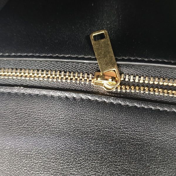 TRIOMPHE Medium Calfskin Black