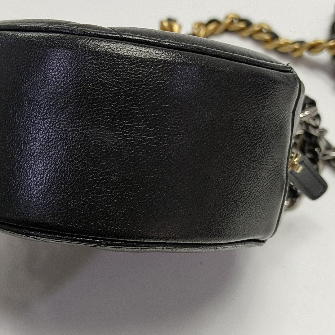 Authenticated pre-owned  CHANEL 19 Quilted Lambskin Black - Shoulder Bag at Looply
