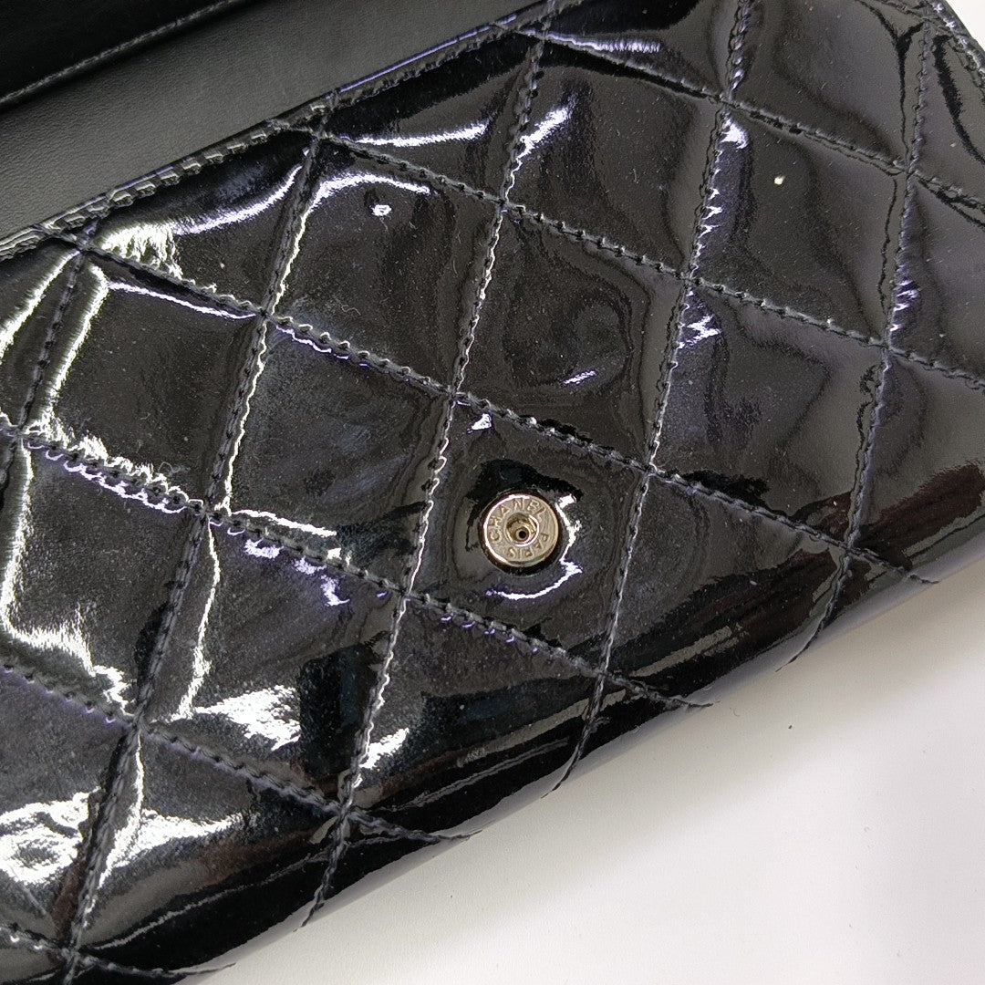 CLASSIC FLAP Mini Quilted Patent Leather Black Wallet