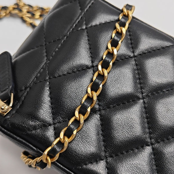 VANITY CASE Small Quilted Lambskin Black