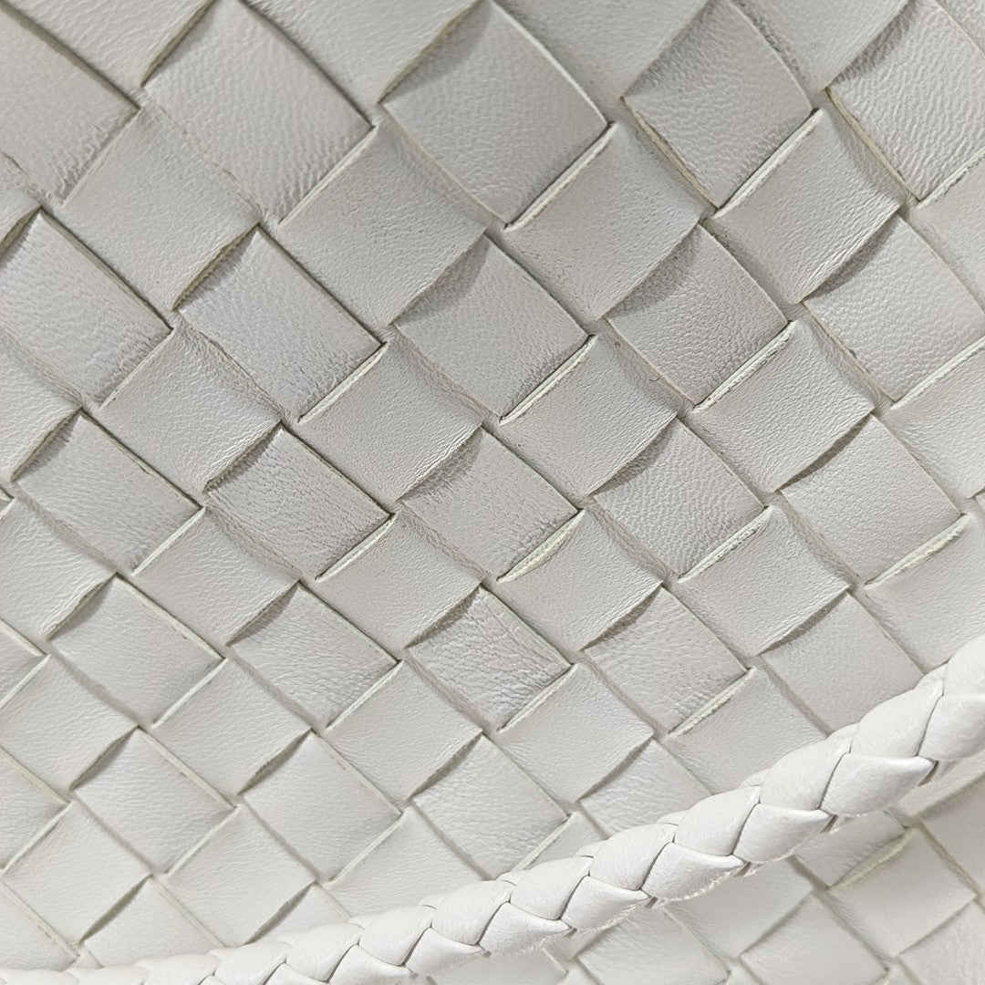 Authenticated pre-owned  Andiamo Lambskin White - Shoulder Bag at Looply